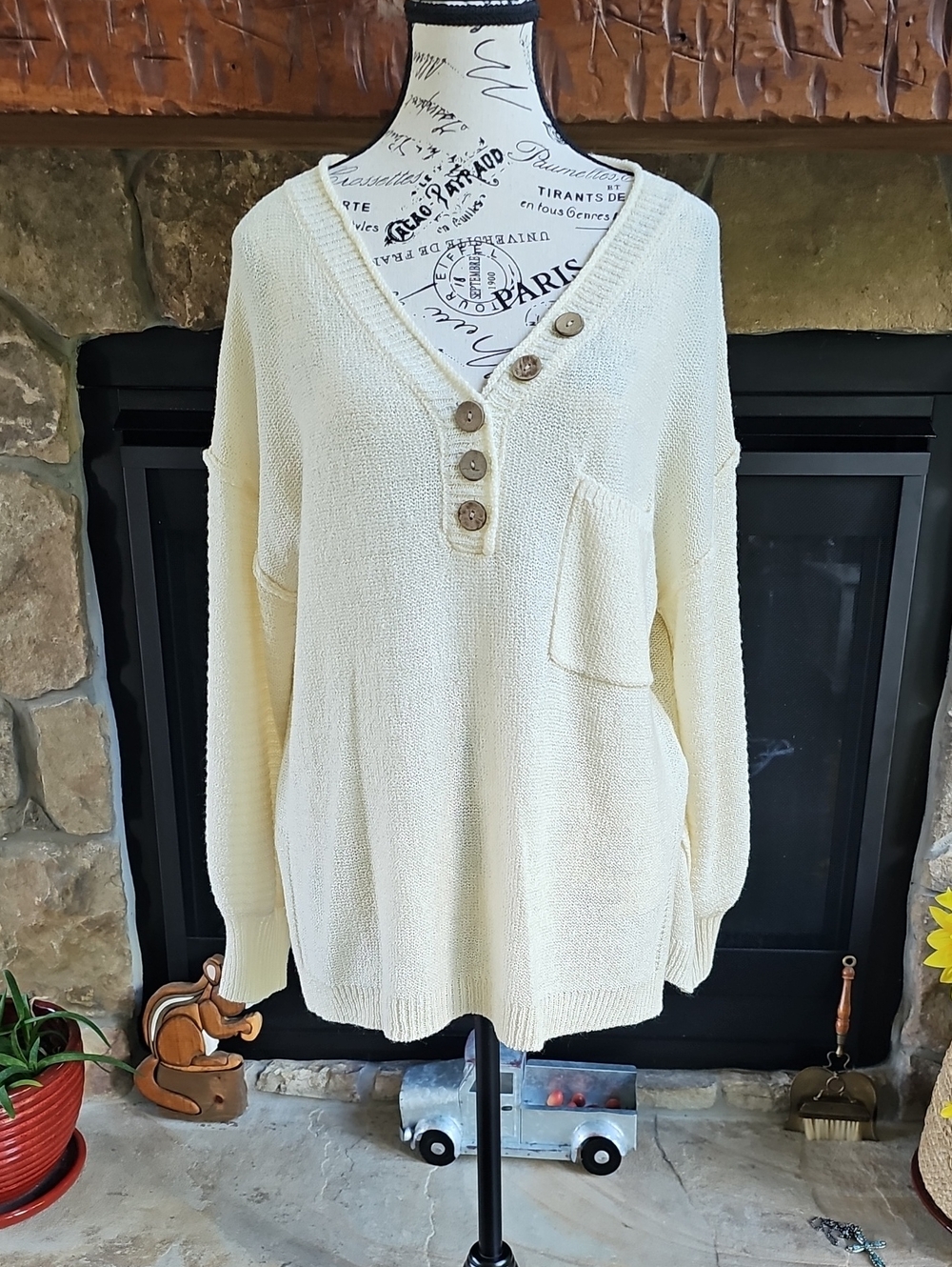 NWT Ivory Cream Knit Sweater V Neck High Low Button Victoria City M